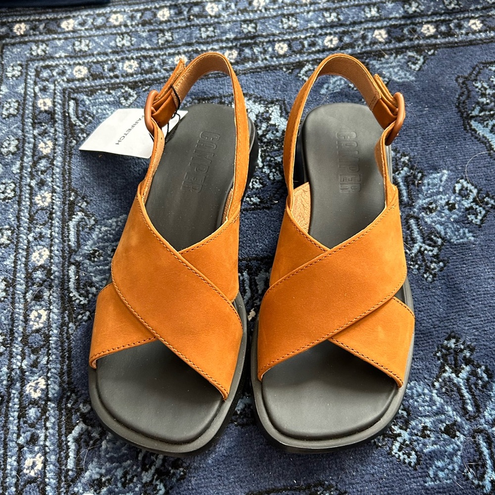NWT Camper Dana sandals - brown suede cross-strap